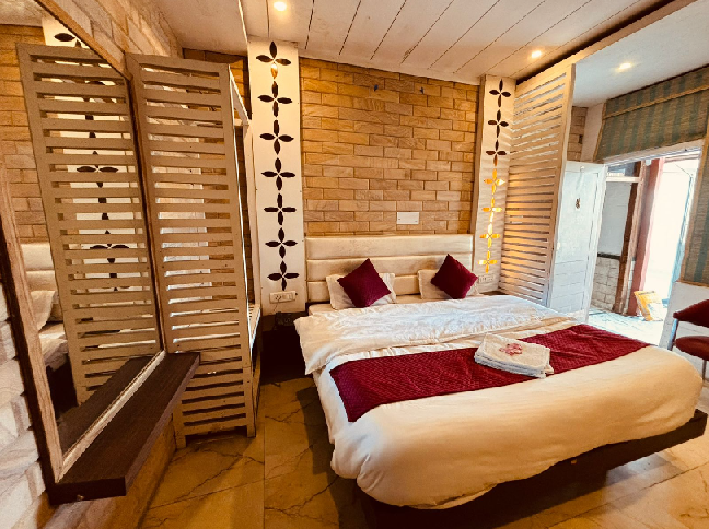 Hotel Ganga  Bawa Market, Fingask Estate | Royal Suit 